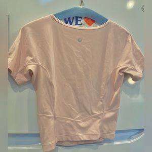 Lululemon Align T-Shirt, NWT Size 4 with bag!
New without tags.